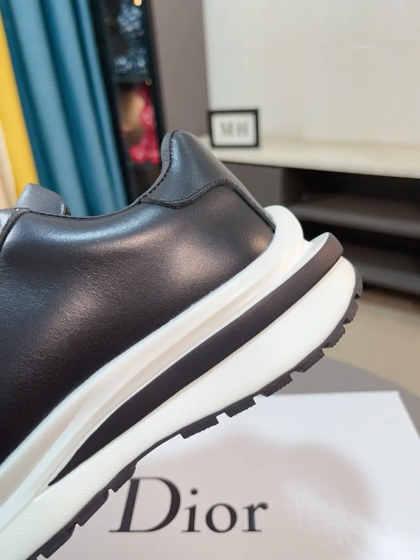 Ex-factory price 400🌹🌹【Dior】Best-selling model, world premiere on official website🔝High-end brand of men's shoes, latest series on official website: The upper is made of imported cowhide with specially designed fabrics➕Mesh breathable lining. Make walking more convenient and comfortable! Compared with the official quality, Midea’s 1:1 replica. Create a fashionable personality to set off your uniqueness! A must-have for trendy men! Classic style. Men's sizes: 38-44.